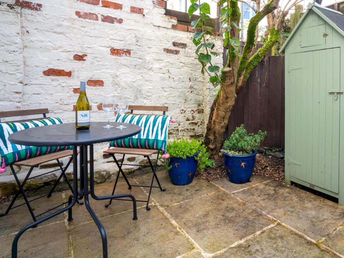 Quarry Cottage Courtyard Garden Pass The Keys Cirencester Kültér fotó